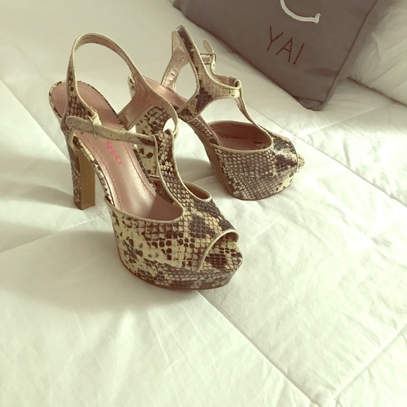 Shoes - Picture 1 of 3